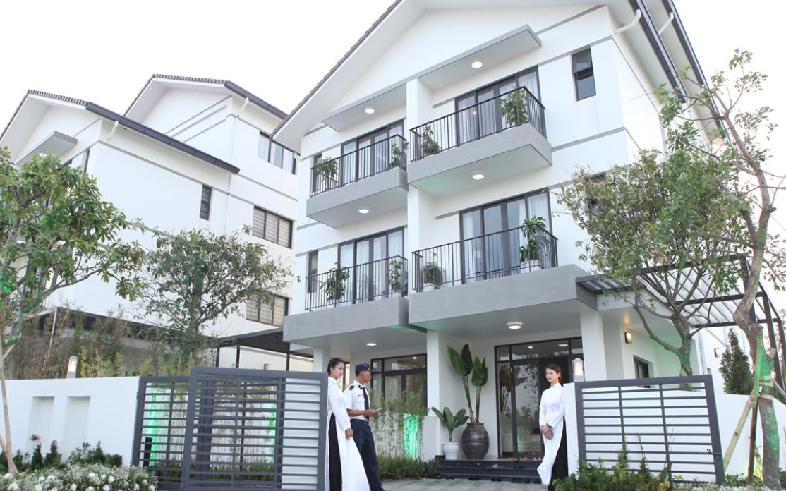 Chính chủ cần bán gấp biệt thự song lập Vinhomes Thăng Long hướng chính Đông Nam, DT 182m2